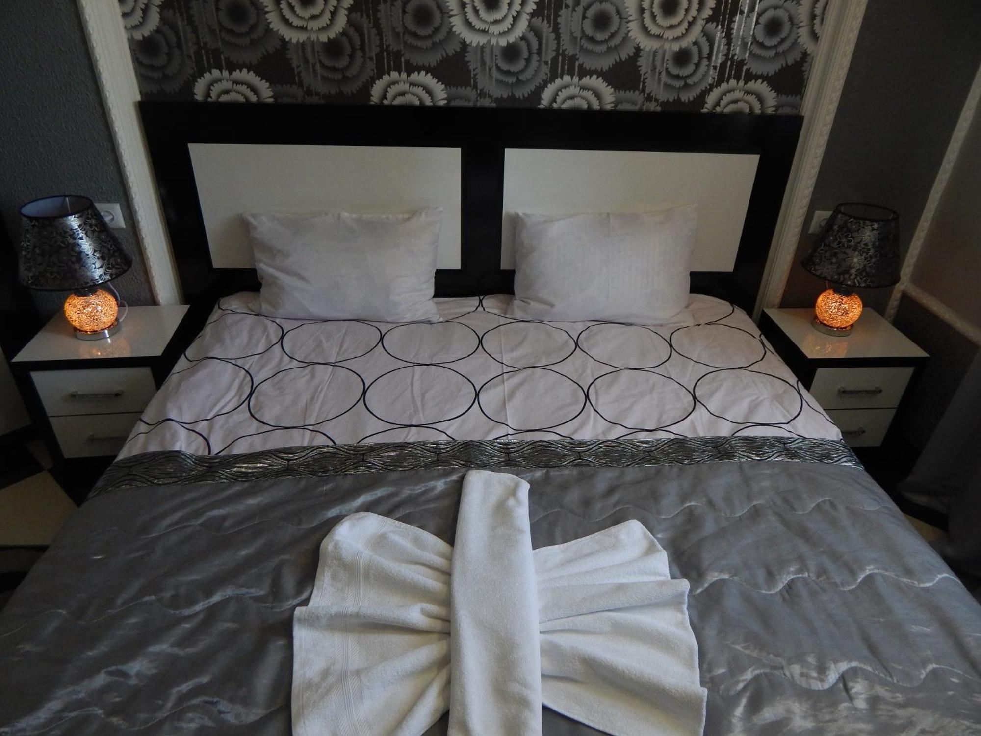 קוטאיסי B&B Europa Hotel חדר תמונה